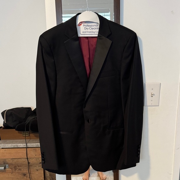 Luxurious Black Men's Tuxedo Blazer